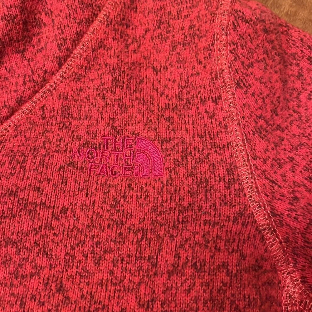 Like new The North Face pullover hoodie - Picture 2 of 16